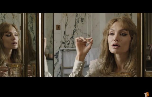 Jolie pali, bije i bierze prochy. Pitt nie jest lepszy Jolie pali, bije i bierze prochy. Pitt nie jest lepszy