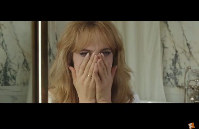 Jolie pali, bije i bierze prochy. Pitt nie jest lepszy Jolie pali, bije i bierze prochy. Pitt nie jest lepszy