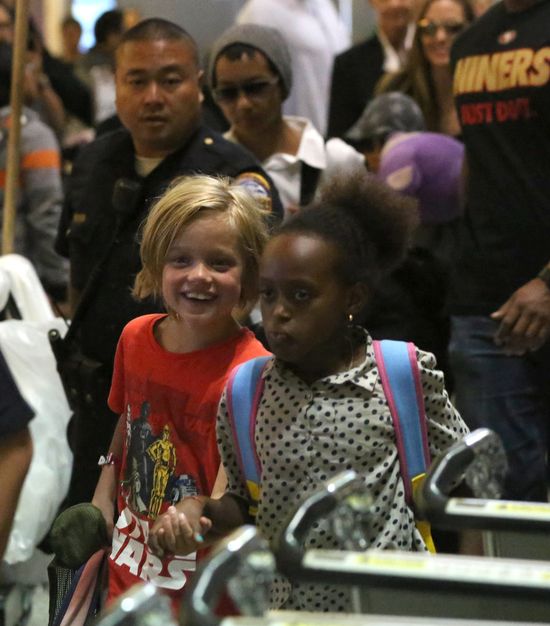 Jolie i Pitt na zakupach w dyskoncie