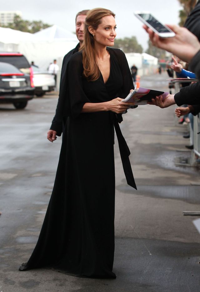 Angelina Jolie chce przełożyć ślub z Bradem Pittem?