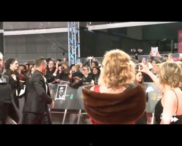 Angelina Jolie w garniturze na czerwonym dywanie BAFTA 2014 Angelina Jolie w garniturze na czerwonym dywanie BAFTA 2014