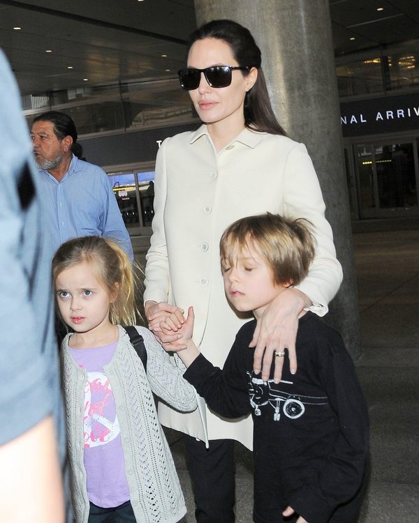 Angelina Jolie usunęła jajniki Angelina Jolie usunęła jajniki