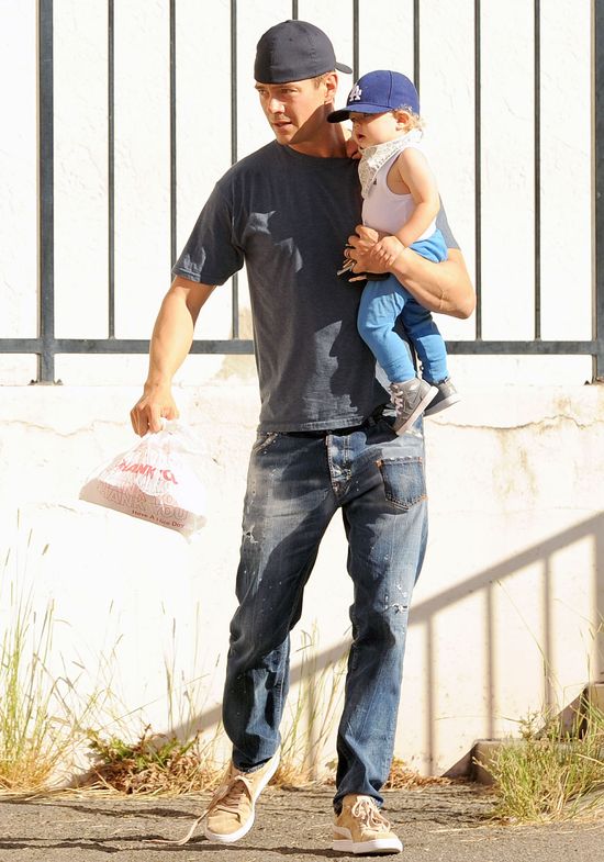 Ci przystojniacy nie mają co liczyć na domowe śniadanie FOTO