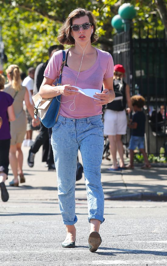 Na spacerze z Milą Jovovich (FOTO) Na spacerze z Milą Jovovich (FOTO)