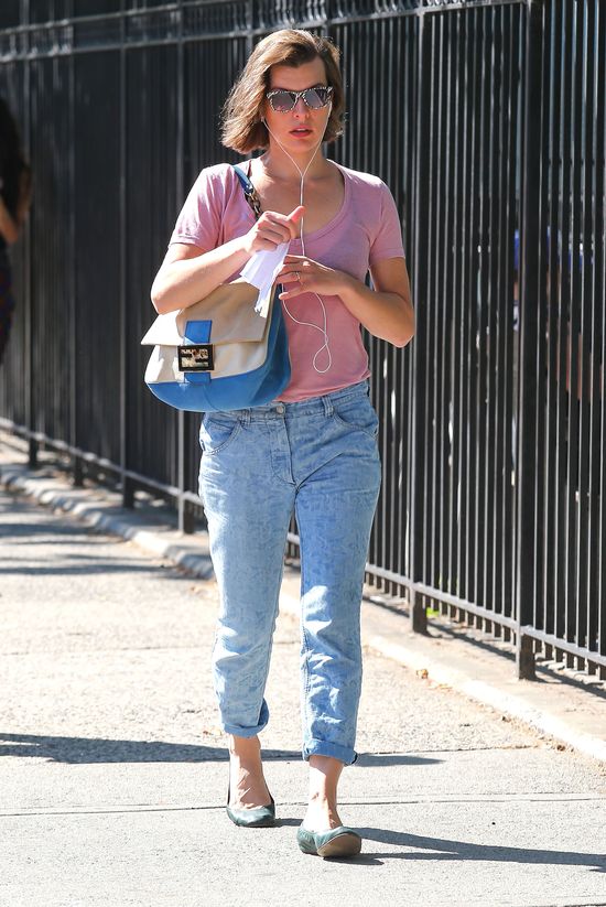 Na spacerze z Milą Jovovich (FOTO) Na spacerze z Milą Jovovich (FOTO)