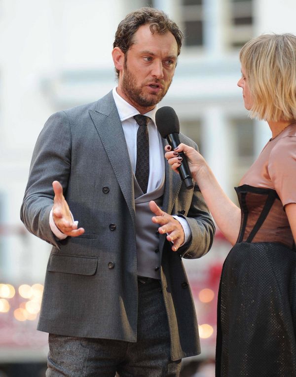 Jude Law opiekuje się swoimi dziećmi tak, jak matka