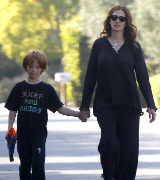 Syn Julii Roberts to wykapana mama (FOTO)