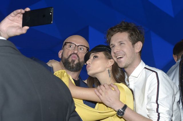 Antek Królikowski pozuje na Insta z ładną dziewczyną: Julia będzie zazdrosna!