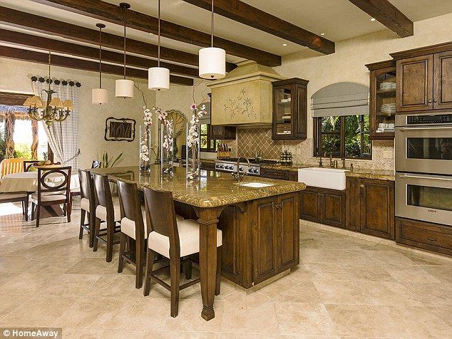 Taka z niej wielka gwiazda, ze potrzebuje aż 12 sypialni? Taka z niej wielka gwiazda, ze potrzebuje aż 12 sypialni?