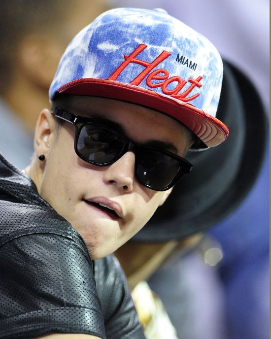 Justin Bieber imprezował z 6 dziewczynami Justin Bieber imprezował z 6 dziewczynami