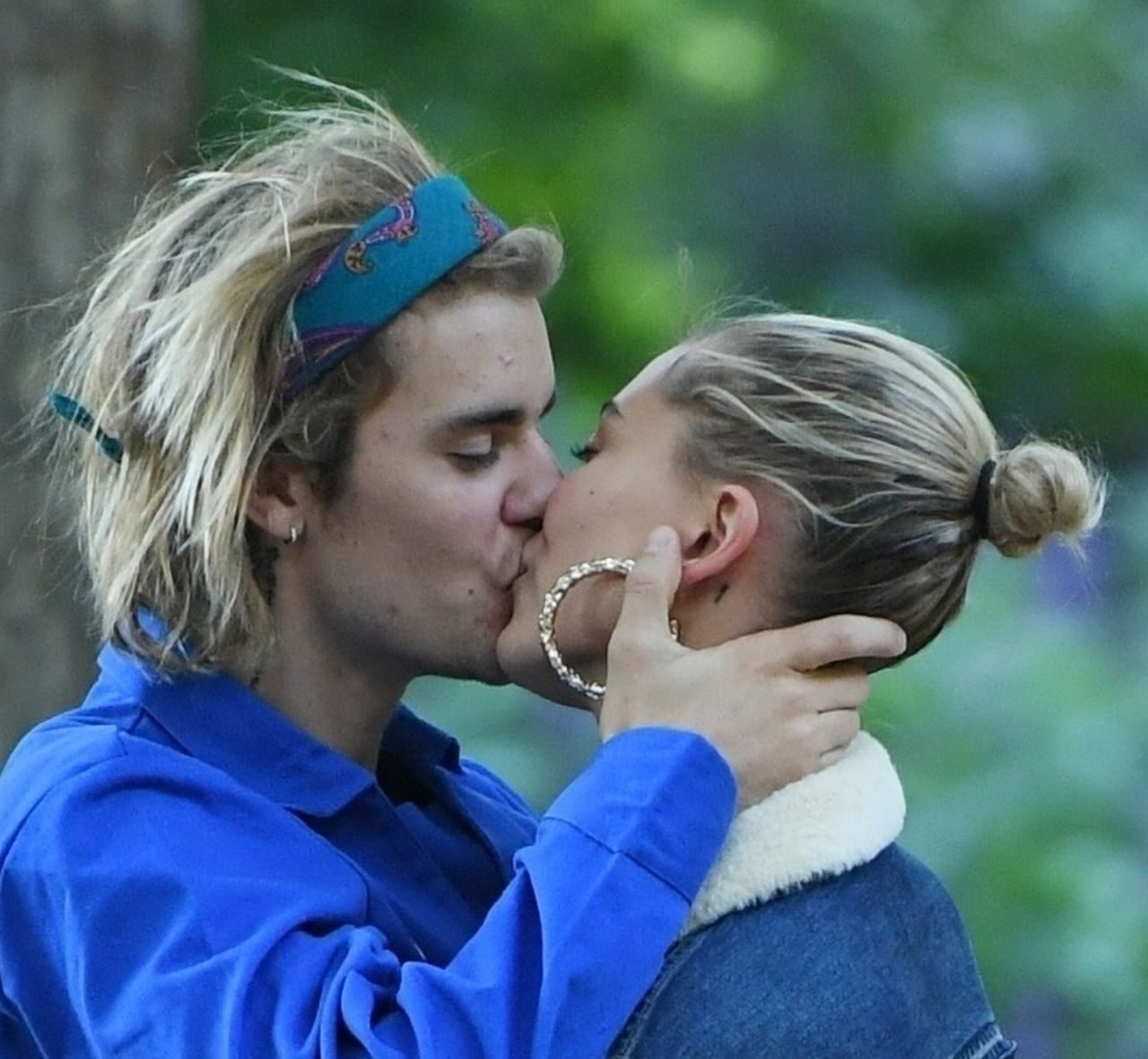 Justin Bieber z ŻONĄ całują się na ulicy - wujek Hailey potwierdził ŚLUB! FOTO Justin Bieber z ŻONĄ całują się na ulicy - wujek Hailey potwierdził ŚLUB! FOTO