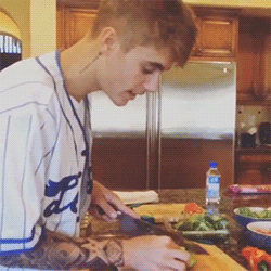 Justin Bieber i Selena Gomez pichcą razem obiad (FOTO)