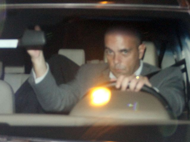 Justin Bieber wymyka się z BURDELU (FOTO)