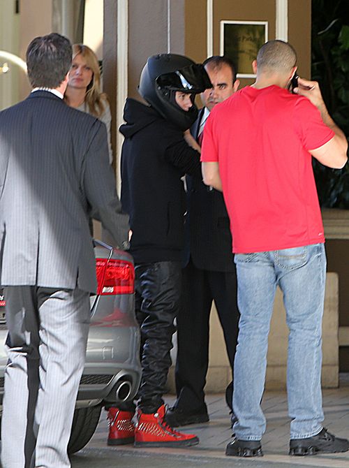 Justin Bieber wypróbowuje nową zabawkę (FOTO)