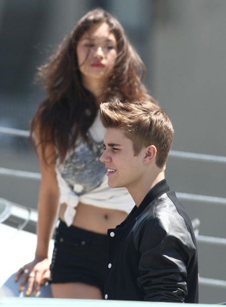 Justin Bieber wśrós ślicznych dziewczyn (FOTO)