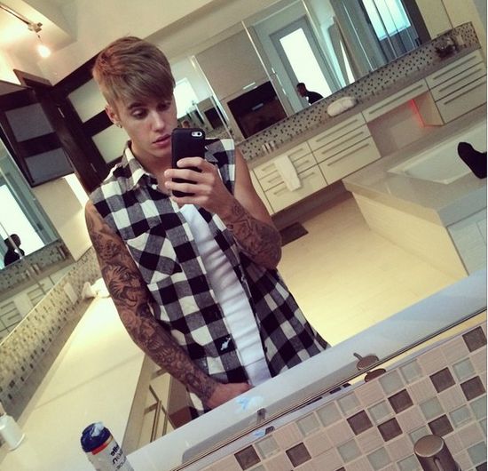 Selena i Justin robią selfie w jego łazience