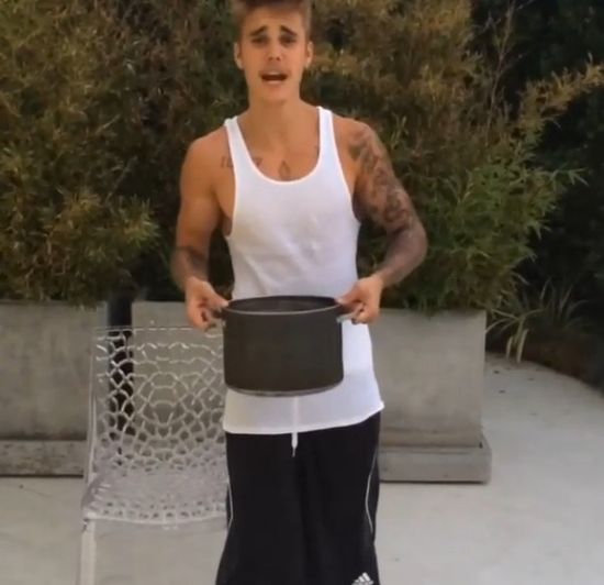 Bardzo odważny spash Justina Biebera Bardzo odważny spash Justina Biebera