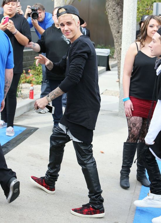 Co powiecie na nową fryzurę Justina Biebera? (FOTO)