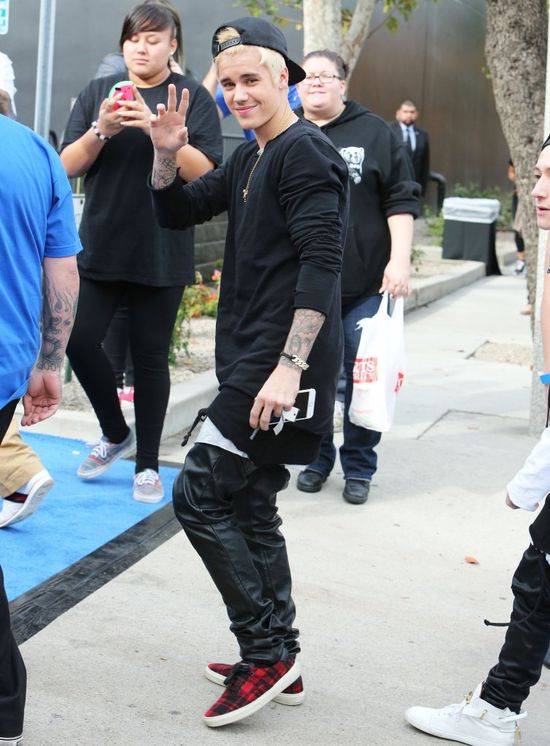 Co powiecie na nową fryzurę Justina Biebera? (FOTO)