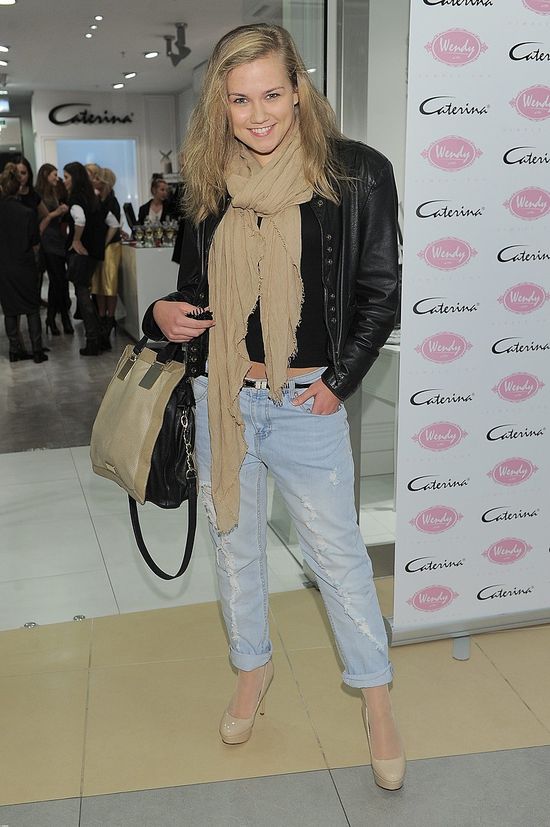 Agnieszka Kaczorowska lansuje się w butiku (FOTO)