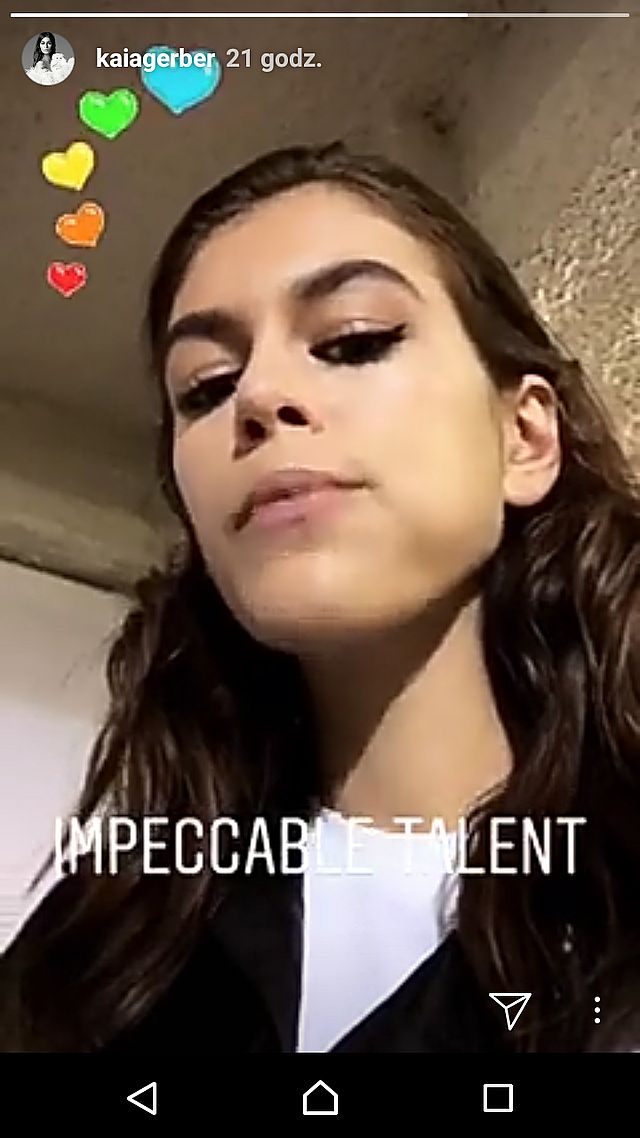 Wygłodzona Kaia Gerber RZUCIŁA SIĘ na jedzenie podczas Fashion Week Wygłodzona Kaia Gerber RZUCIŁA SIĘ na jedzenie podczas Fashion Week