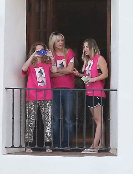 Kaley Cuoco wyszła za mąż w Sylwestra (FOTO) Kaley Cuoco wyszła za mąż w Sylwestra (FOTO)