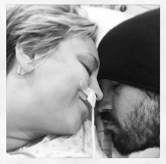 Kaley Cuoco udowadnia, że nie majstrowała przy nosie 