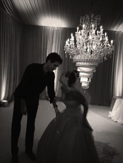 Kaley Cuoco chwali się zdjęciami ze ślubu (FOTO)