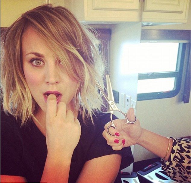 Kaley Cuoco jeszcze bardziej skróciła włosy (FOTO)