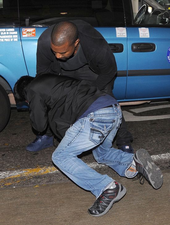 Kanye West śpi na podłodze