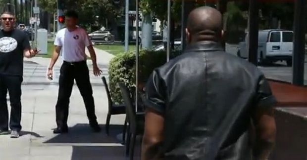 Kanye West wpadł w furię (VIDEO) Kanye West wpadł w furię (VIDEO)