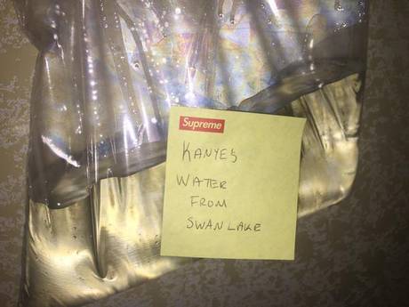 Kanye West w Armenii próbował chodzić po wodzie (VIDEO) Kanye West w Armenii próbował chodzić po wodzie (VIDEO)