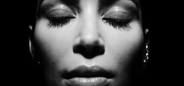 Kanye West wypuścił nowy klip, który WGNIATA W FOTEL (FOTO) Kanye West wypuścił nowy klip, który WGNIATA W FOTEL (FOTO)