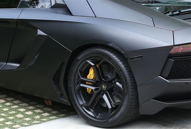 Auto Kanye Westa po incydencie z bramą