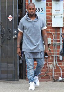 Kanye West sprzedaje koszulki za 120 dolarów! Kanye West sprzedaje koszulki za 120 dolarów!