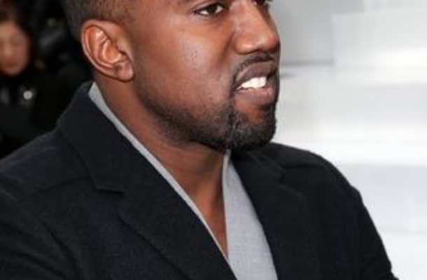Kanye West zostawił Kim w Stanach, bo…