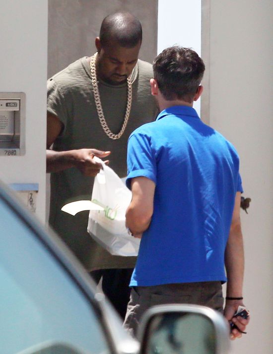 Kim Kardashian to nie tylko kiepska matka, ale... (FOTO)