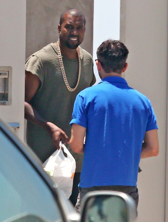 Kim Kardashian to nie tylko kiepska matka, ale... (FOTO) Kim Kardashian to nie tylko kiepska matka, ale... (FOTO)