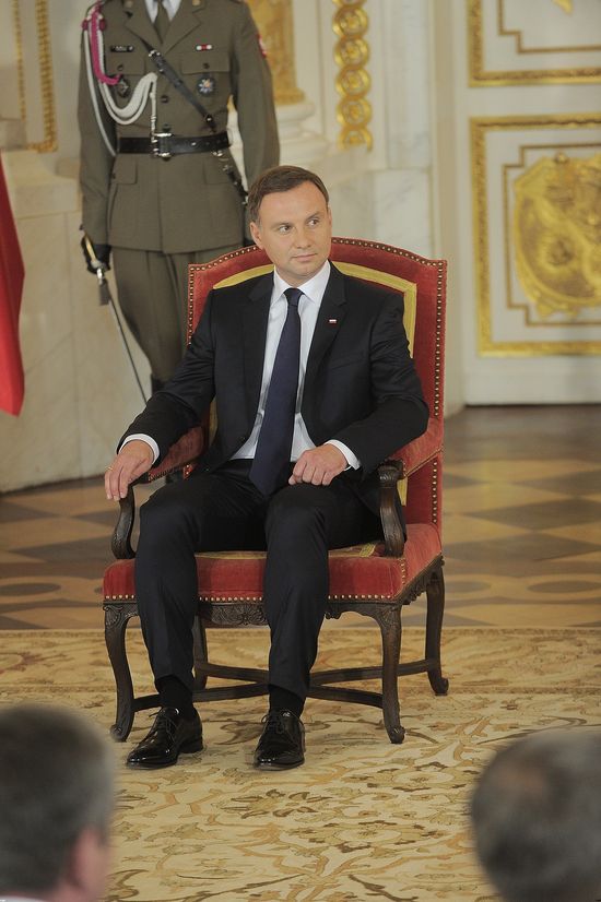 Andrzej Duda pogratulował naszym piłkarzom... w szatni! (VIDEO) Andrzej Duda pogratulował naszym piłkarzom... w szatni! (VIDEO)