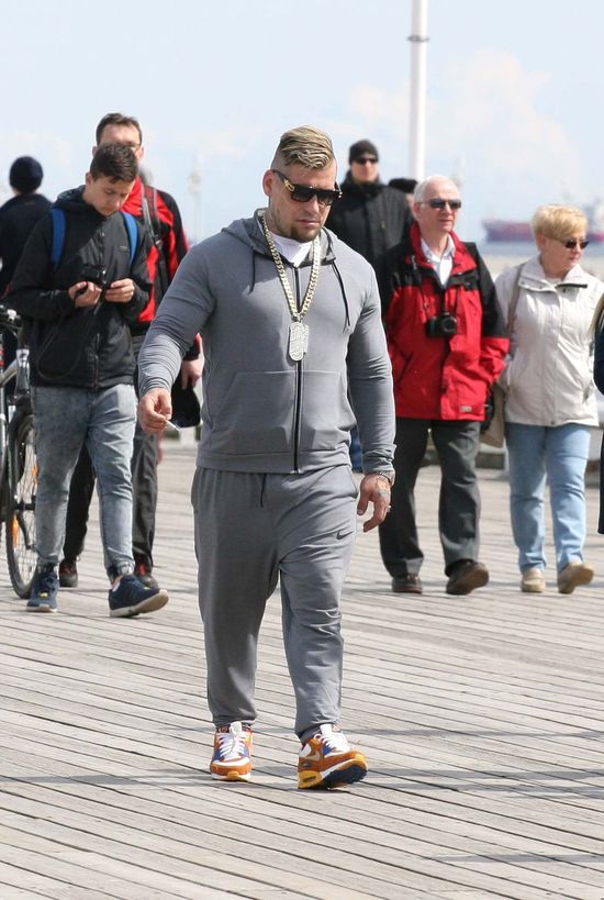 Nastoletni fani Popka grożą Mariuszowi Pudzianowskiemu! Nastoletni fani Popka grożą Mariuszowi Pudzianowskiemu!