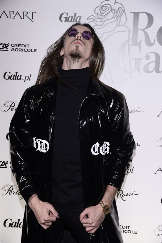 Michał Szpak naraził się fanom?! To zdjęcie mówi wiele... Michał Szpak naraził się fanom?! To zdjęcie mówi wiele...