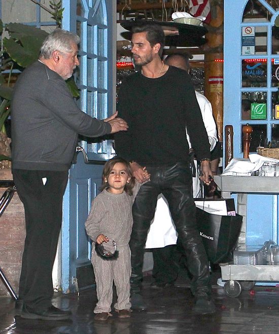 Klan Kardashianów na urodzinach jednej z sióstr (FOTO) Klan Kardashianów na urodzinach jednej z sióstr (FOTO)