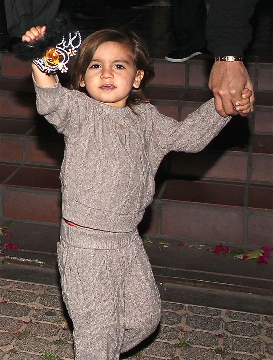 Klan Kardashianów na urodzinach jednej z sióstr (FOTO) Klan Kardashianów na urodzinach jednej z sióstr (FOTO)