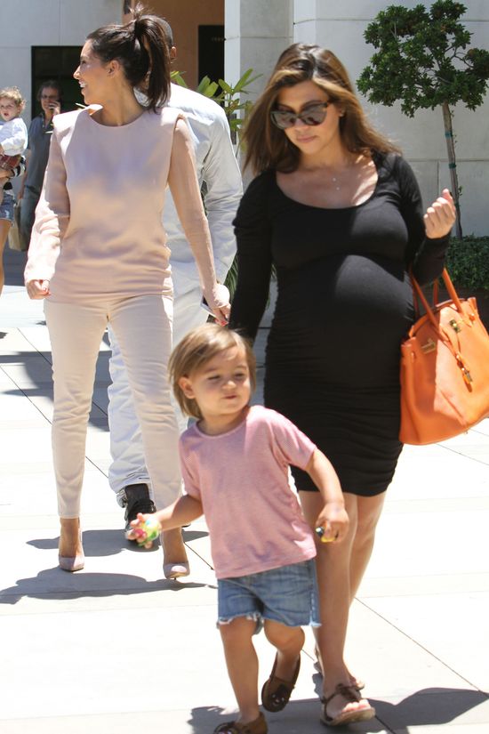 Khloe Kardashian: Kim inaczej przechodzi ciążę, niż Kourtney