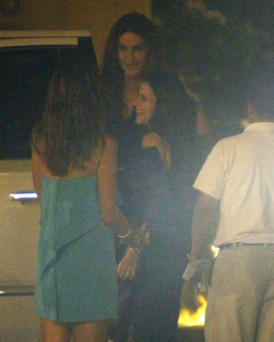 Caitlyn Jenner imprezuje z Kourtney i jej koleżankami (FOTO)