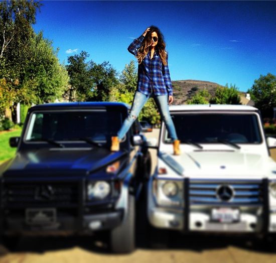 Po co Kardshiankom super drogie auta? (FOTO)  