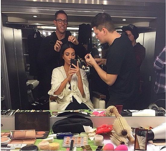 Wizażyści Kardashianek zdradzają sekrety celebrytek!