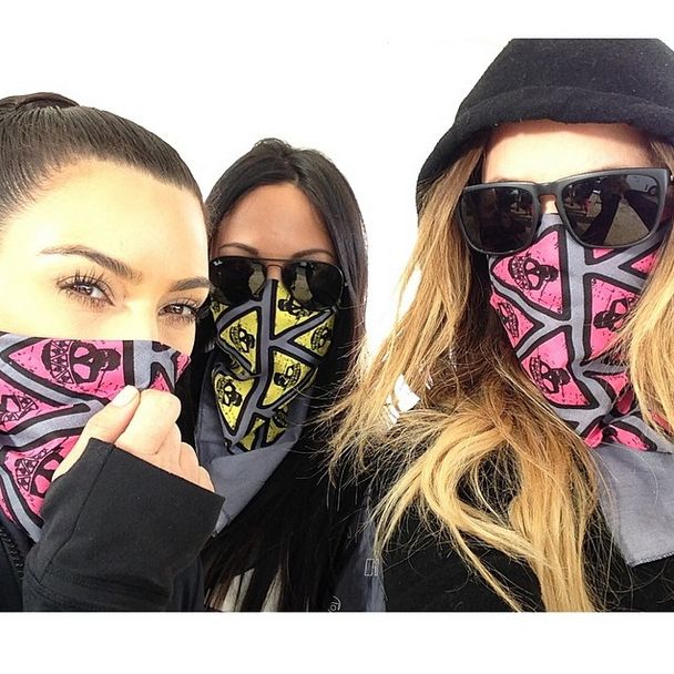 Co powiecie na Kardashianki tarzające się w błocie? (FOTO) Co powiecie na Kardashianki tarzające się w błocie? (FOTO)