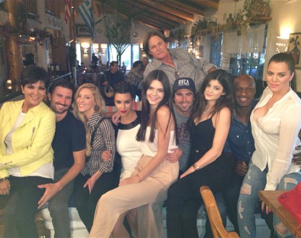 Kim Kardashian przybywa na ratunek siostrze