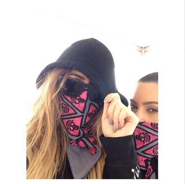 Co powiecie na Kardashianki tarzające się w błocie? (FOTO) Co powiecie na Kardashianki tarzające się w błocie? (FOTO)